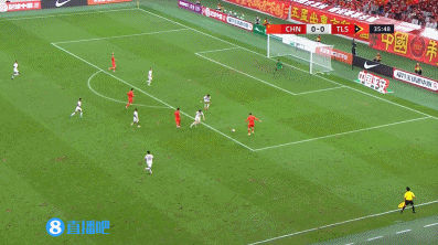 太抽象了!拜合拉木停球直接停到自己背后,直接送对方反击机会